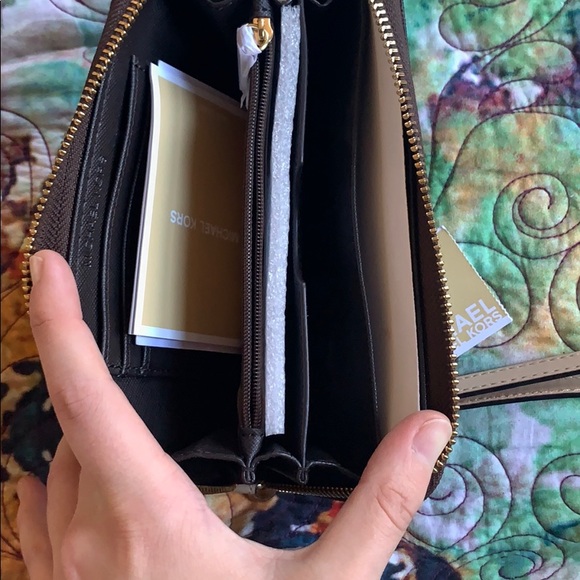 BNWT Michael Kors Jet Set Wristlet - Picture 4 of 6